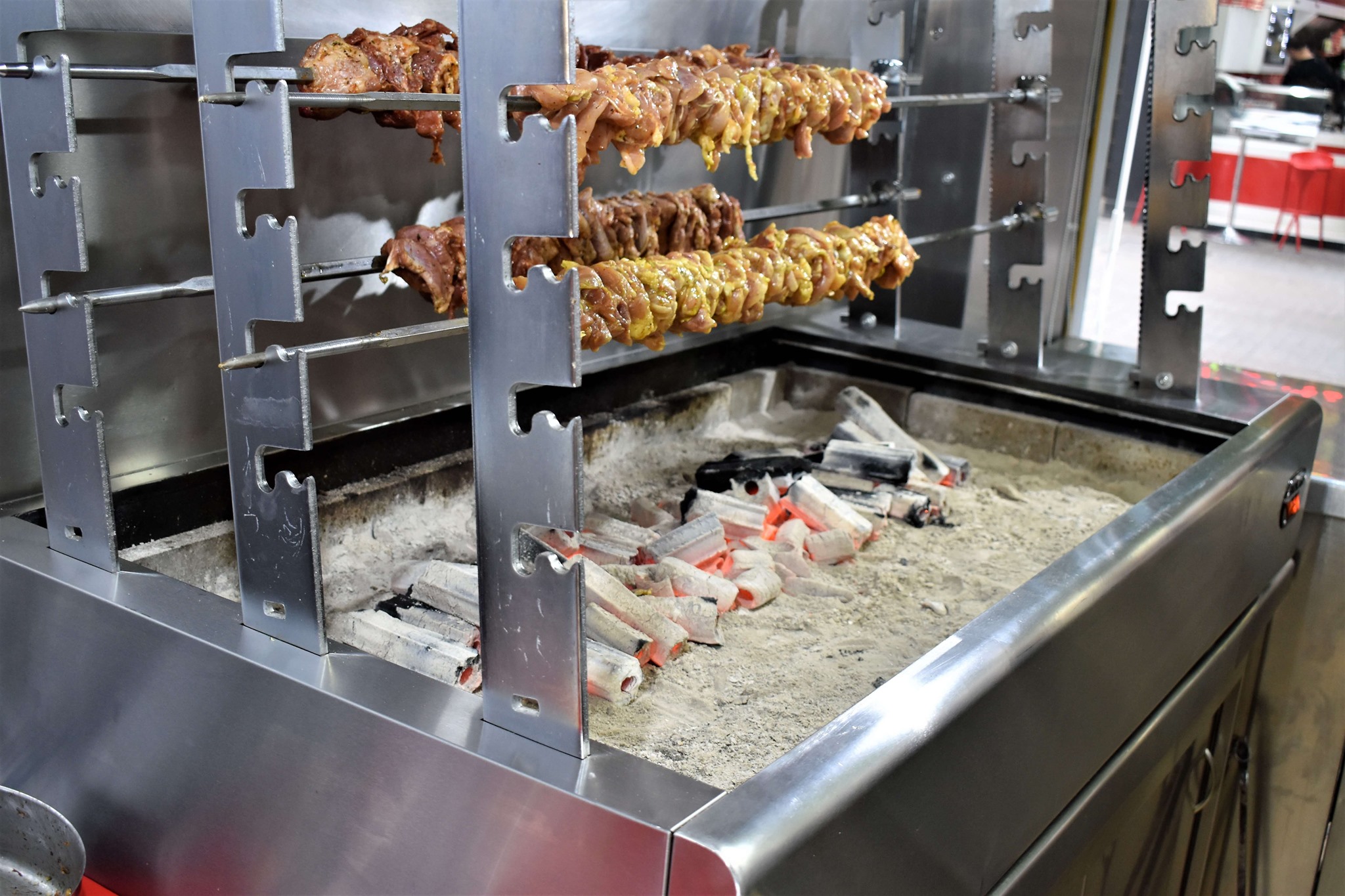 Girarrosto a carbonella barbecue Churrasco Girarrosto a carbonella barbecue Churrasco